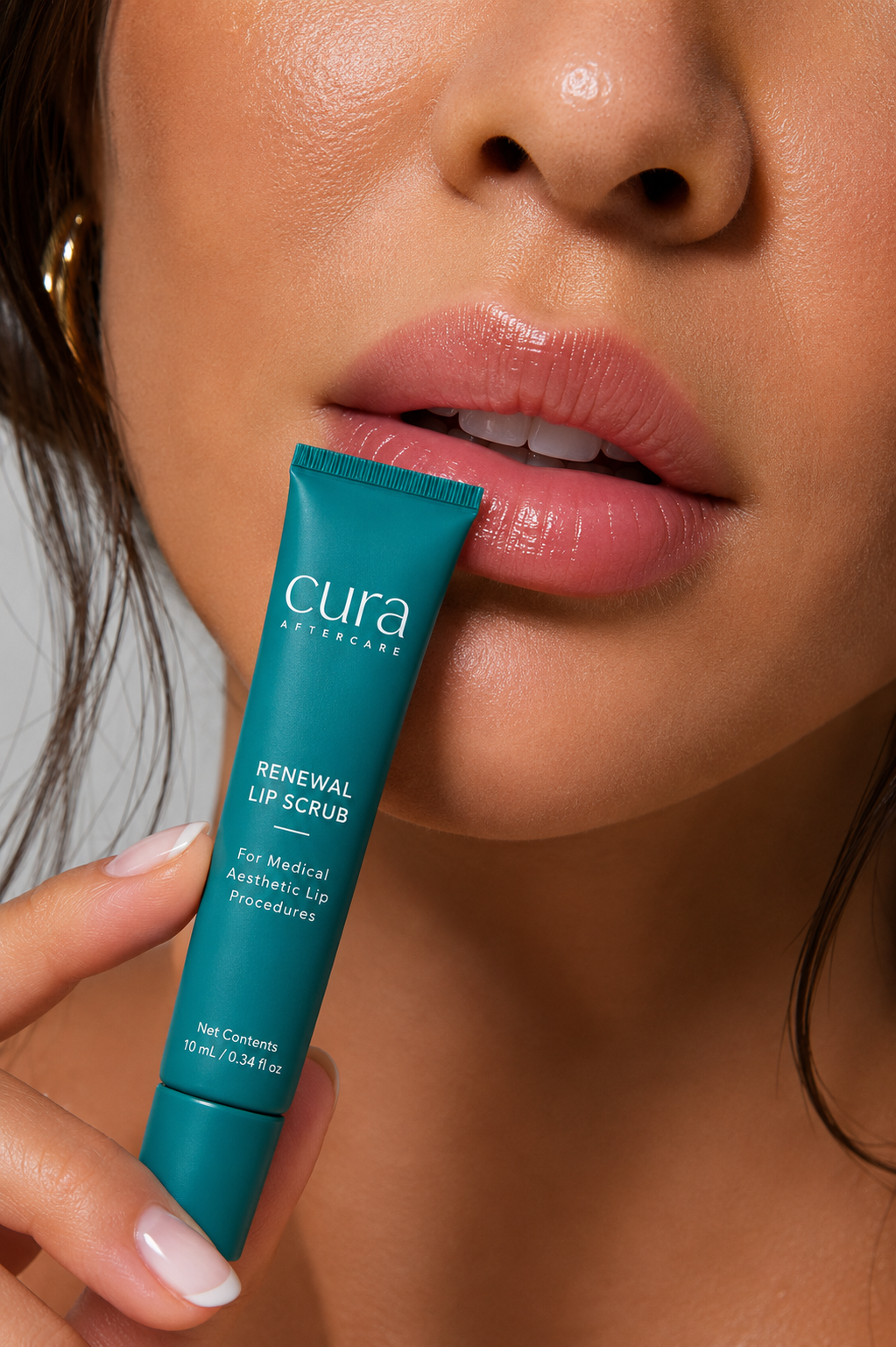 Cura Aftercare Scrub Lip Application